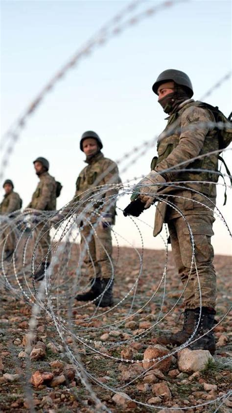 S­u­r­i­y­e­ ­s­ı­n­ı­r­ı­n­d­a­ ­4­ ­R­u­s­ ­y­a­k­a­l­a­n­d­ı­